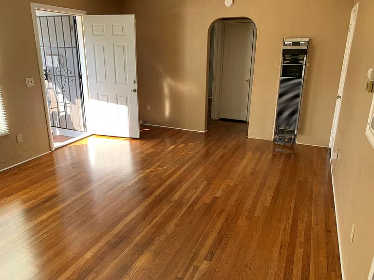 1089 Palm Ave — Photo 8