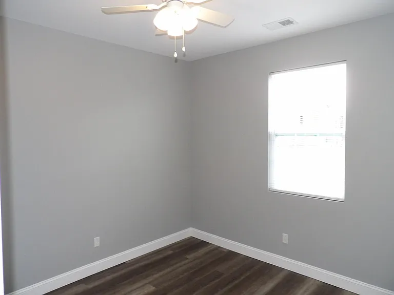 240 E Court St — Photo 34