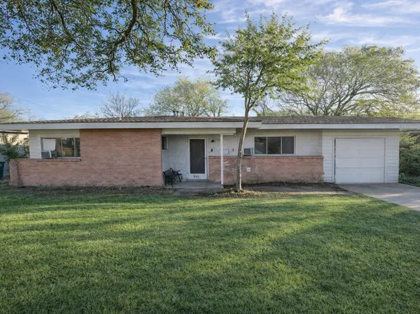 8401 Kinsale Ct, Fort Worth, TX 76116