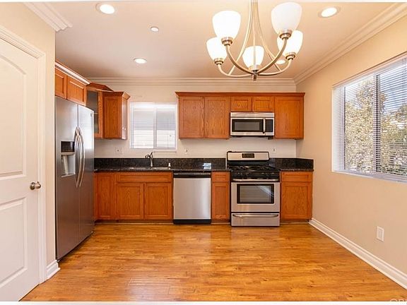 3rd image of 1201 S Catalina St