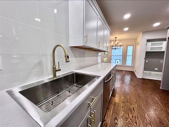 3rd image of 14418 Wilshire Cir