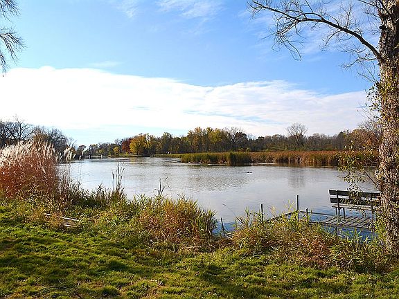 4th image of 4727 Yahara Dr