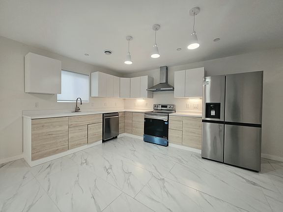 4th image of 1227 Ross Ave