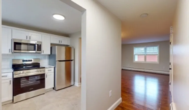 569 Center St #7 — Photo 4