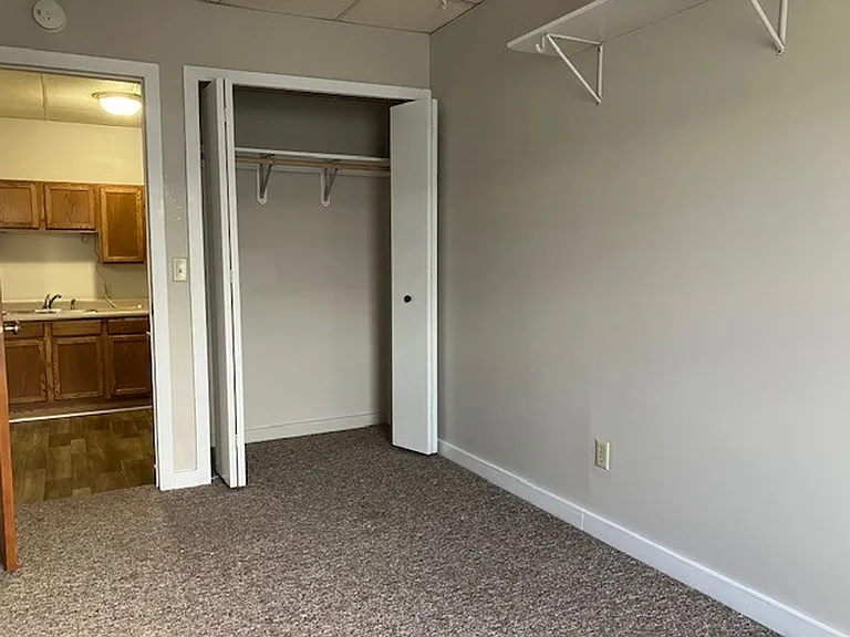 121 E Chestnut St — Photo 11