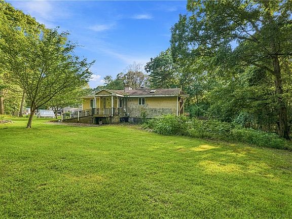 4th image of 20 Old Colonial Village Rd