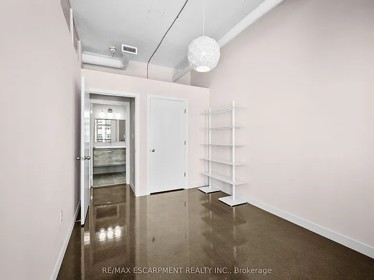 66 Bay St S #614 — Photo 23