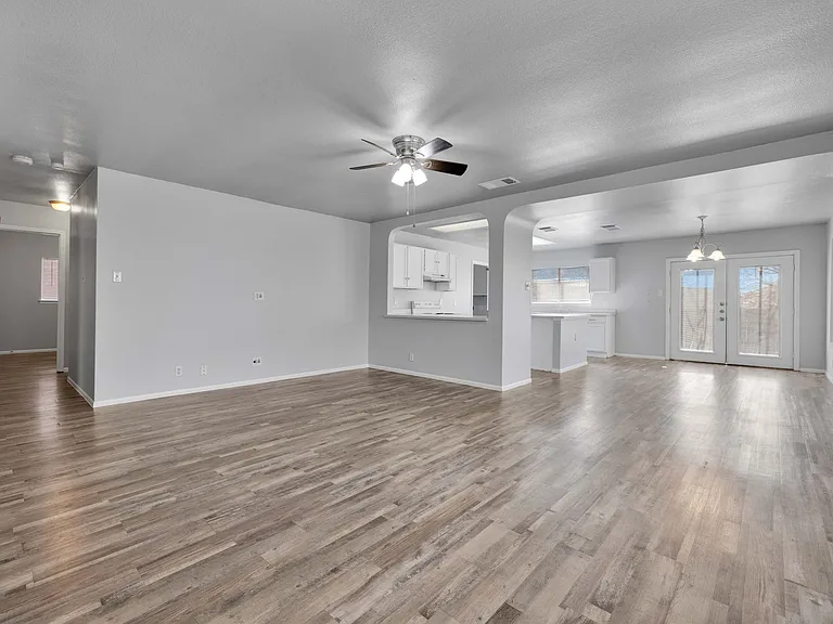 7011 Autumn Park — Photo 4