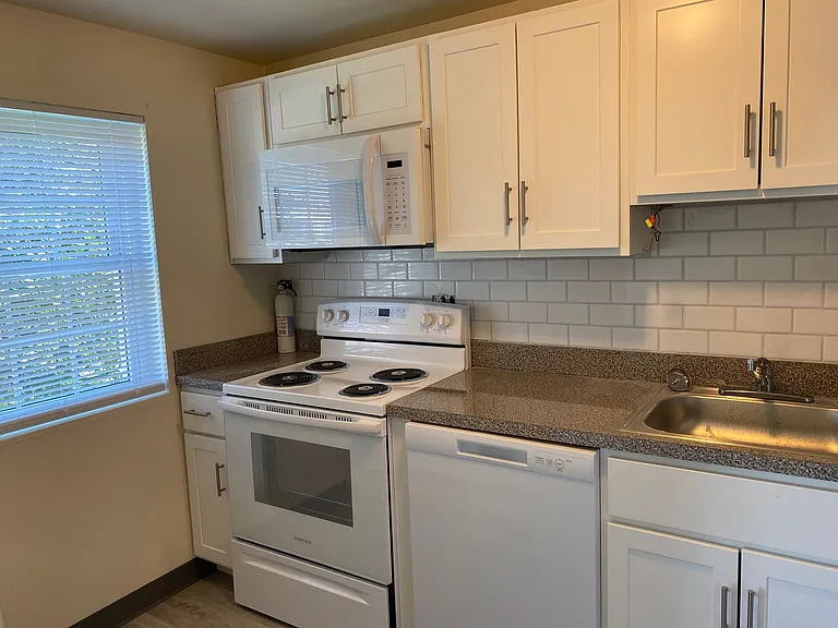 Valley Green Apartments — Photo 29