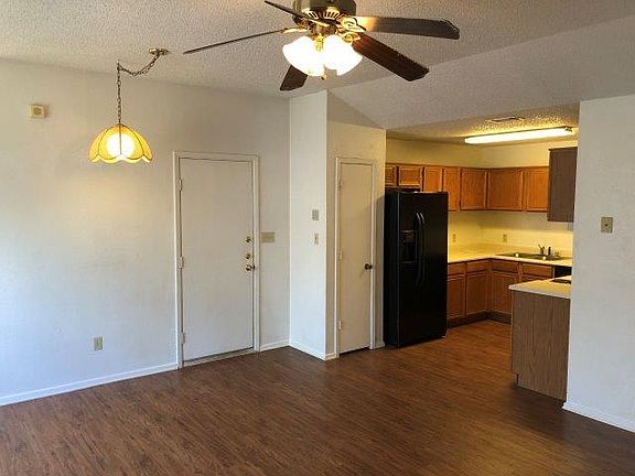 Living/Dining to kitchen