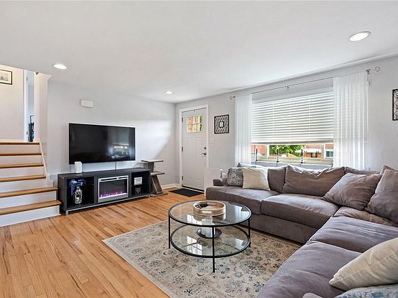2nd image of 118 Sunrise Dr
