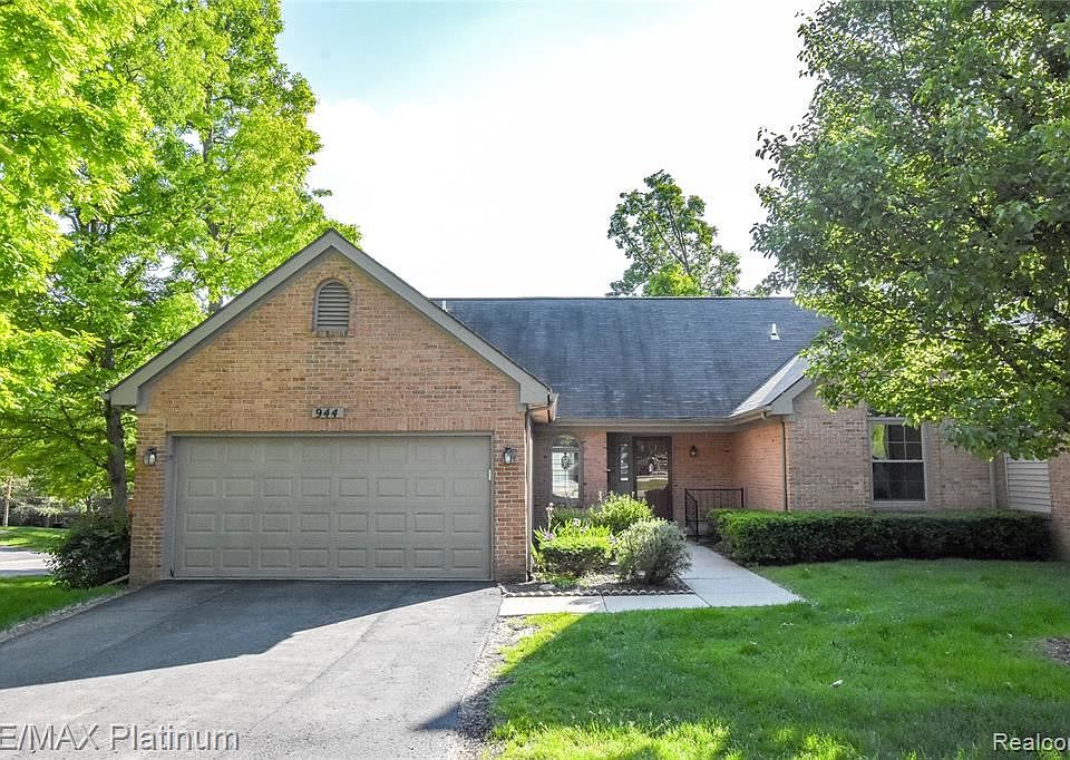 1st image of 944 Woodridge Hills Dr