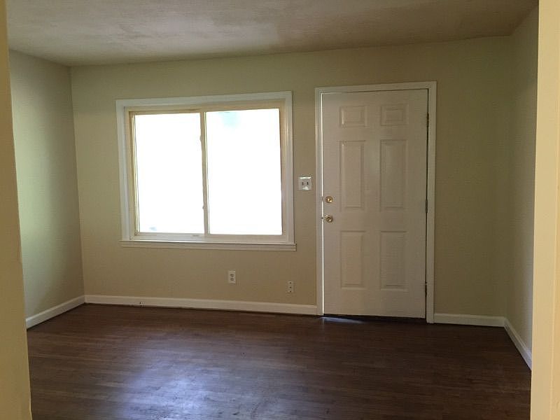 2nd image of 607 Hickory Trl SE