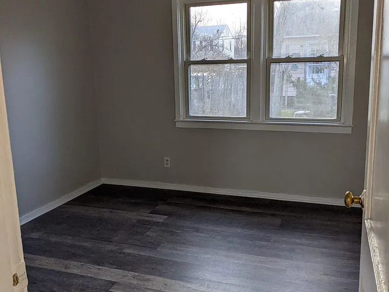 54-56 Seaman Cir #56 — Photo 3