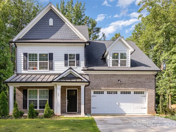 7725 Shalom Dr, Charlotte, NC 28216