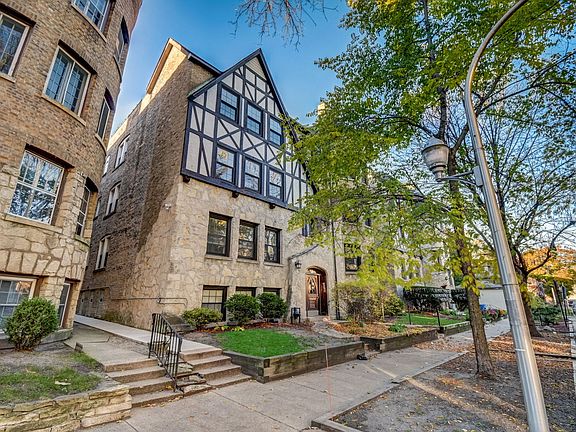2nd image of 7448 N Hoyne Ave #1