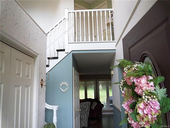 5th image of 84 Winchester Dr