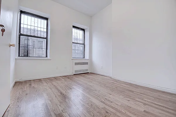 Rented by Urbane Brokerage | media 7