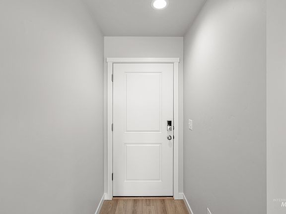 2nd image of 1687 Dyer St