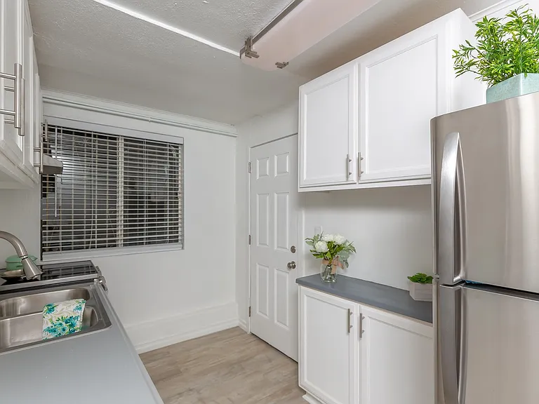 Must-see Updated Vintage-Style Studio at 1245 N Laurel Ave, West Hollywood, CA 90046 — Photo 10