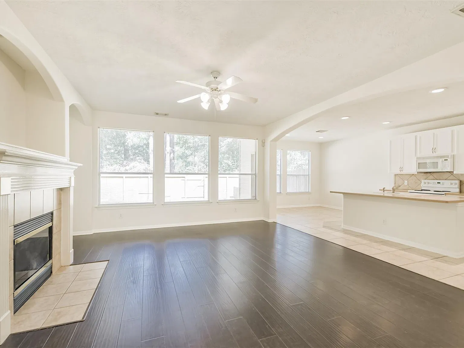 3 bed, 2.5 bath, 1966 sqft, $2,150 — Photo 4