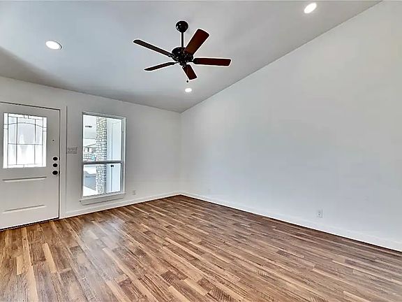 3rd image of 1111 Gatehouse Dr