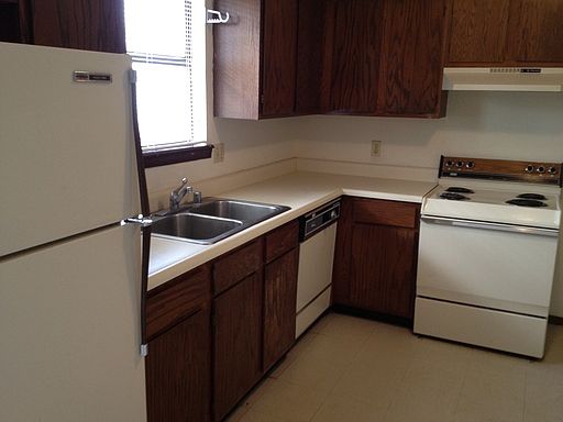 4th image of 1392 SE Farmers Dr