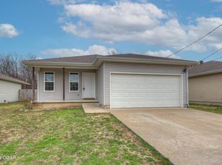 609 S Arch St, Carterville, MO 64835