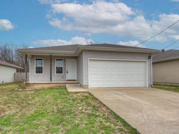 609 S Arch St, Carterville, MO 64835