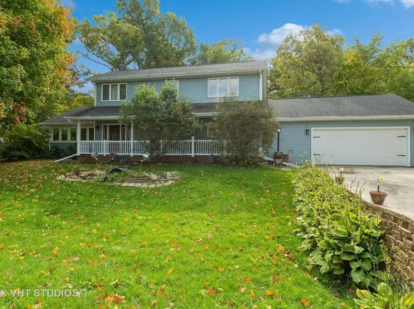 100 Prince Ct SE, Poplar Grove, IL 61065