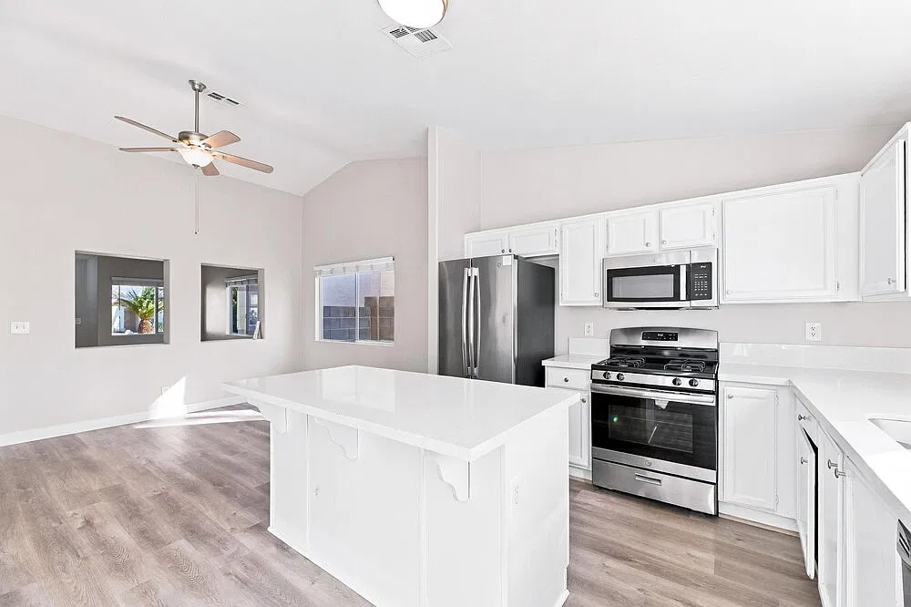 3 bed, 2.0 bath, 1458 sqft, $2,035 — Photo 4