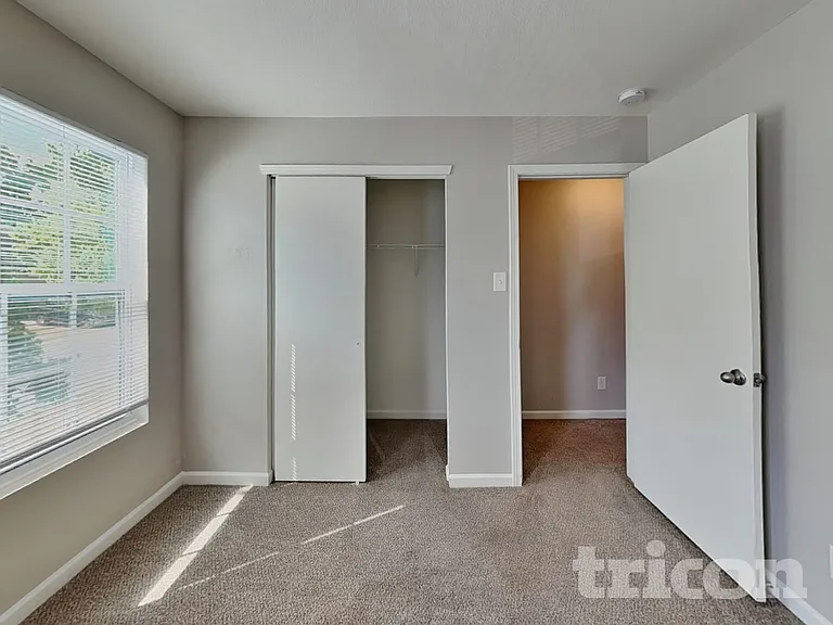 7242 Fox Point Dr — Photo 12