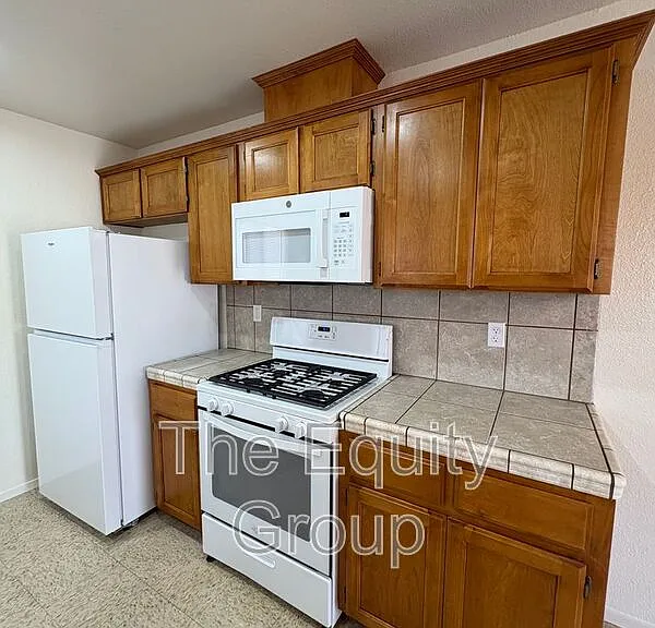 2106 W Lark Ave — Photo 6