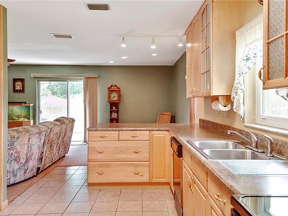5th image of 3161 Lake Saxon Dr