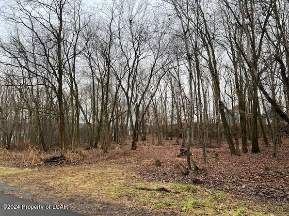 14 Pinewood Dr, Wilkes Barre, PA 18702