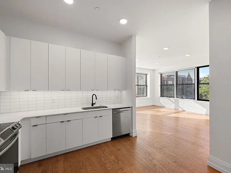 801 N Market St #207 — Photo 2