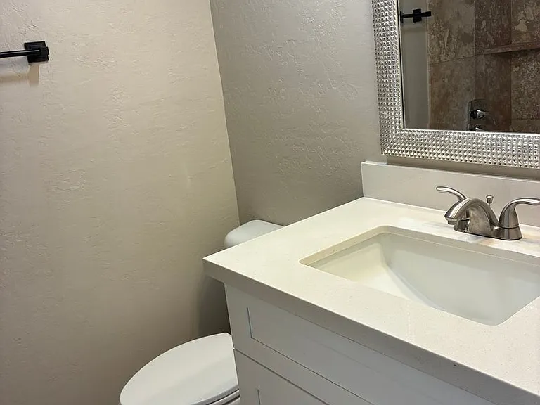 3426 E Hillery Dr — Photo 10
