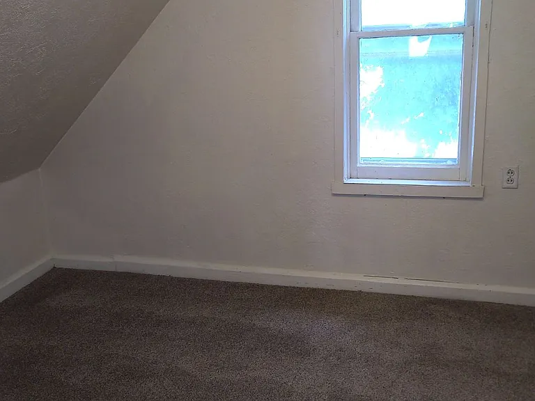 710 Canyon Rd #B — Photo 4