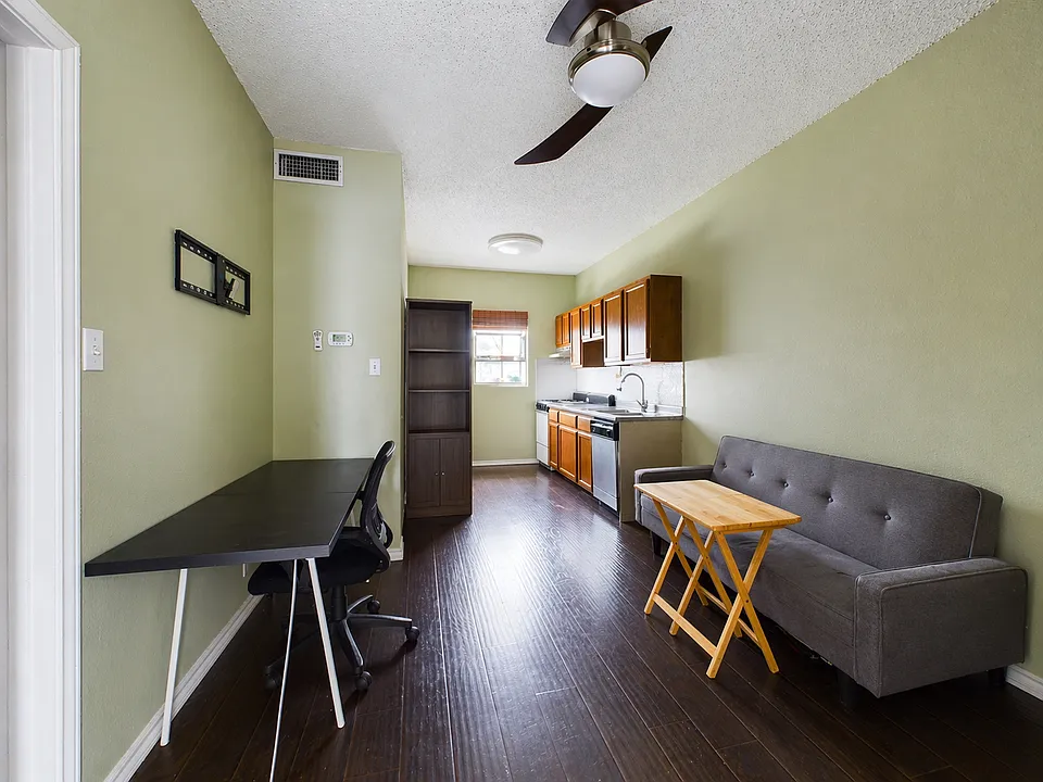 3206 King St #205