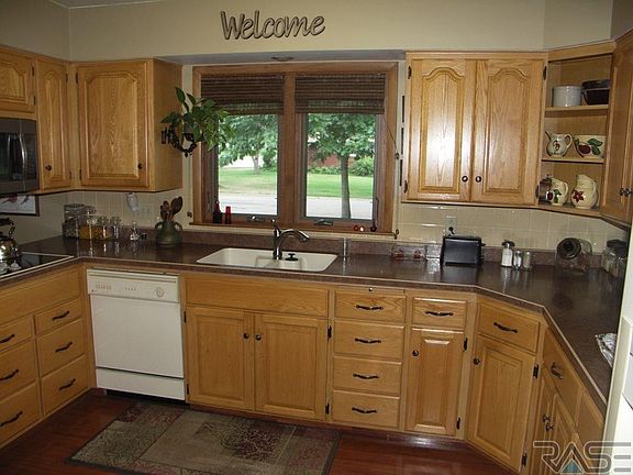 3rd image of 402 S Fairview Dr