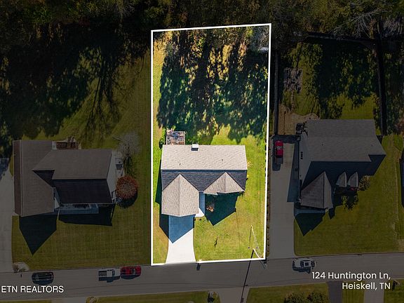 3rd image of 124 Huntington Ln