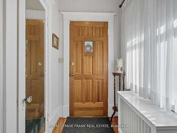 3rd image of 76 Bond St W
