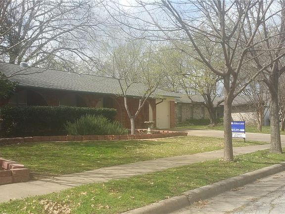 2nd image of 909 N Ector Dr