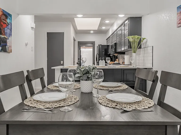 8901 Thompson Cir — Photo 3