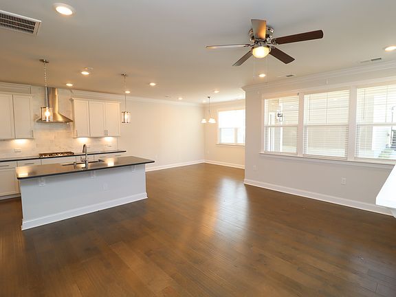4th image of 2932 Green Tractor Ave