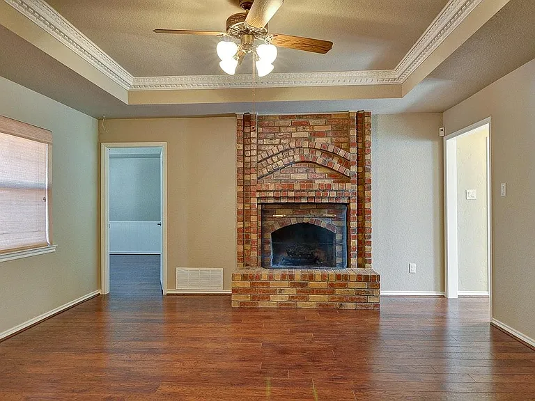 316 Bremen Dr — Photo 3