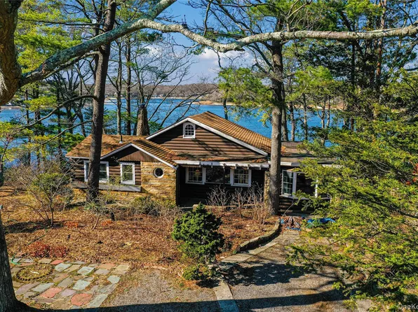 97 Lakeside Trail, Ridge, NY 11961