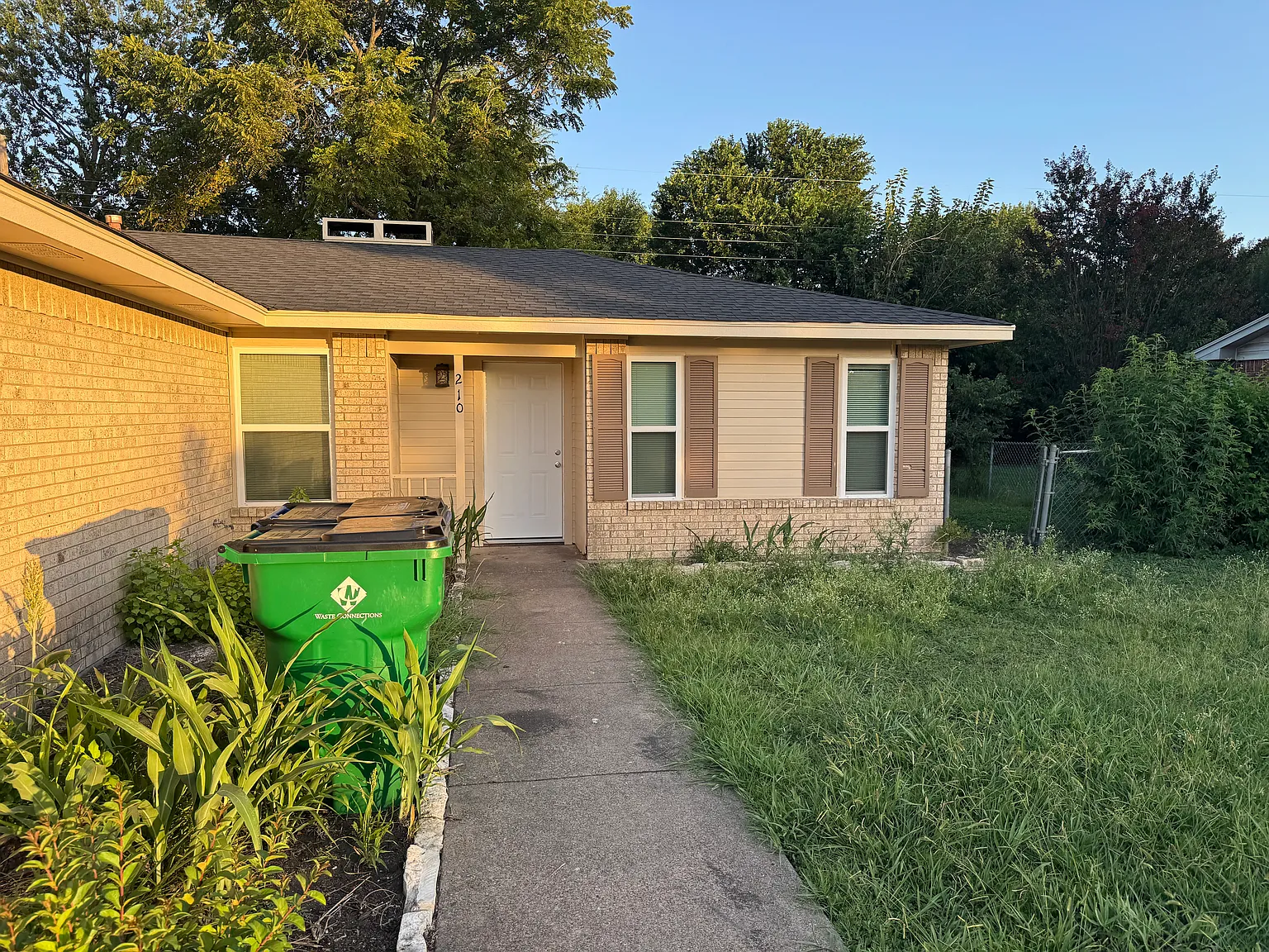 4 bed, 1623 sqft, $1,950 — Photo 2