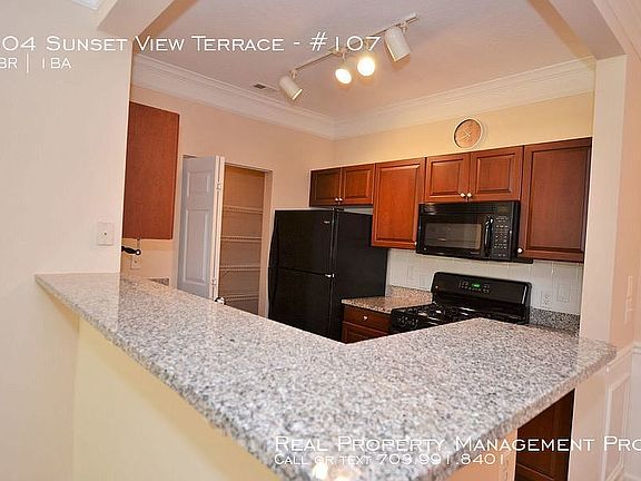 Plenty of Counter Seating