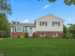 16 Walton Rd, Mount Holly, NJ 08060